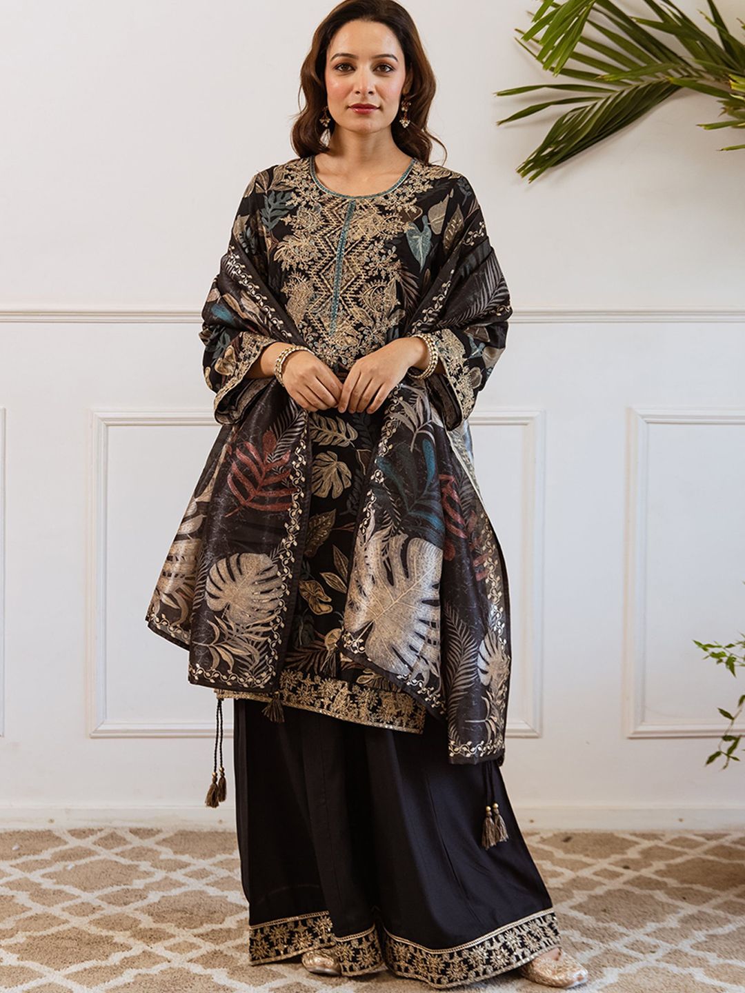 Nehamta Women Floral Printed Kurta with Palazzo & Dupatta