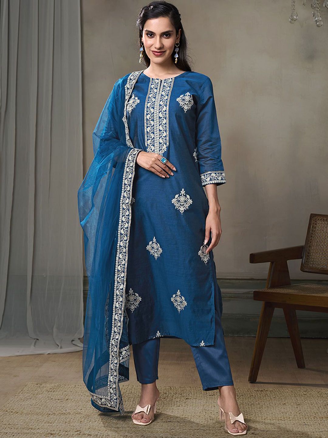 Inddus Women Floral Thread and Sequinned Embroidered Kurta Set with Dupatta