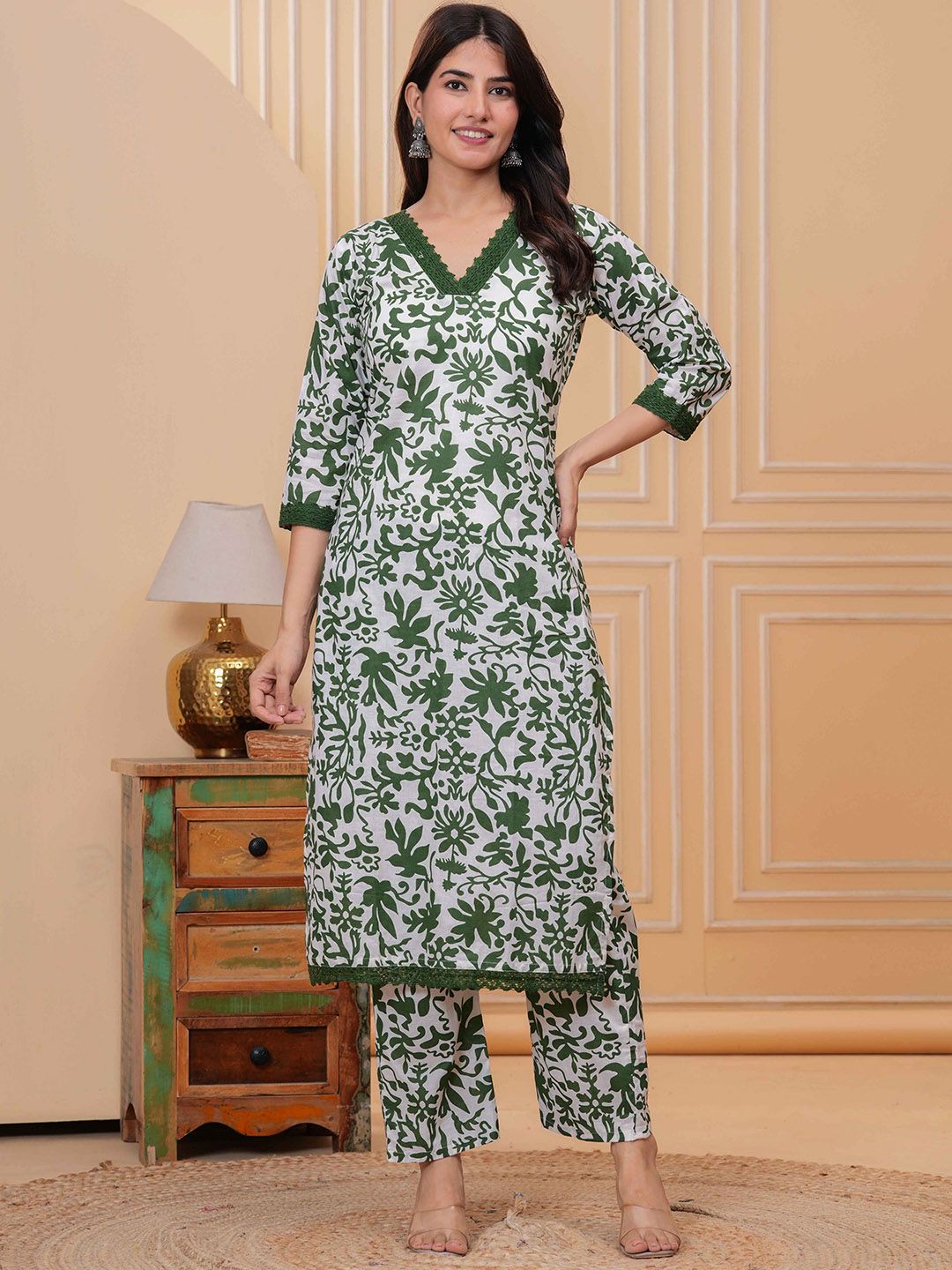 Fabmoha Women Floral Printed Cotton Kurta with Trousers