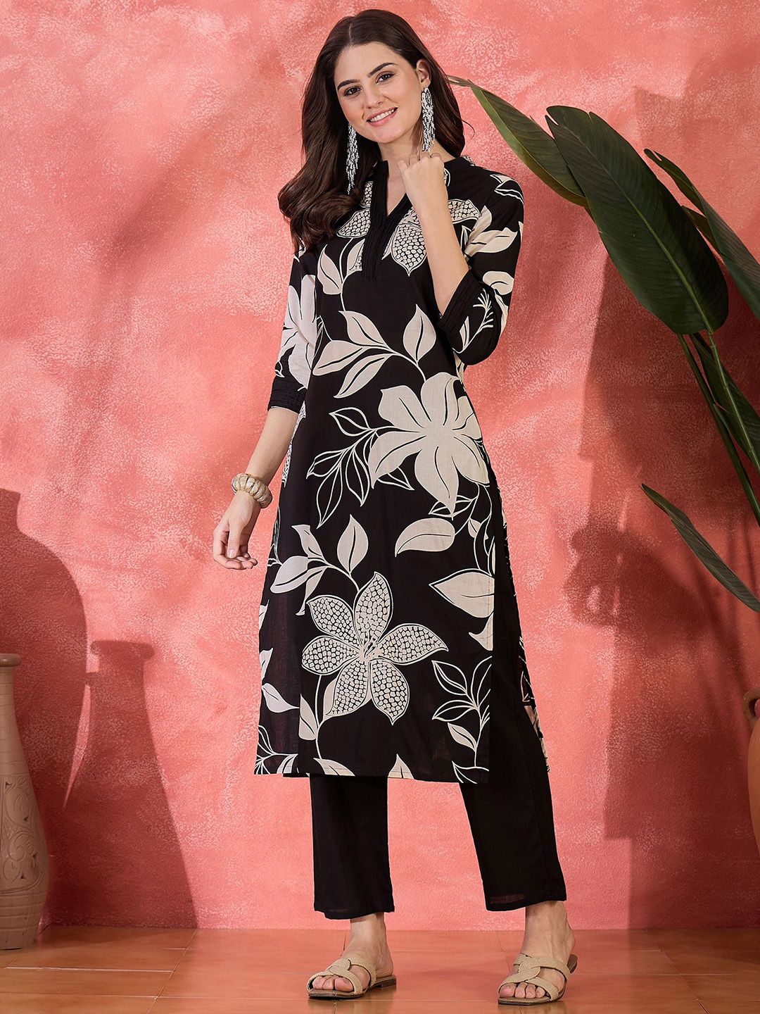 Sangria Women Floral Printed Cotton Kurta with Trousers
