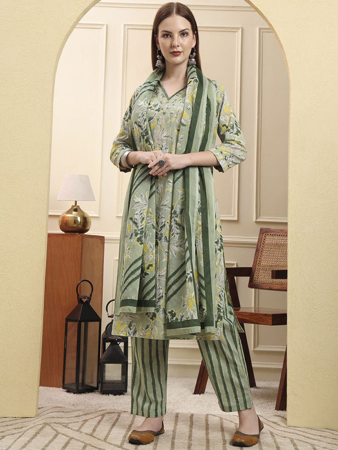Yufta Women Floral Embroidered Thread Work Pure Cotton Kurta with Trousers &  Dupatta