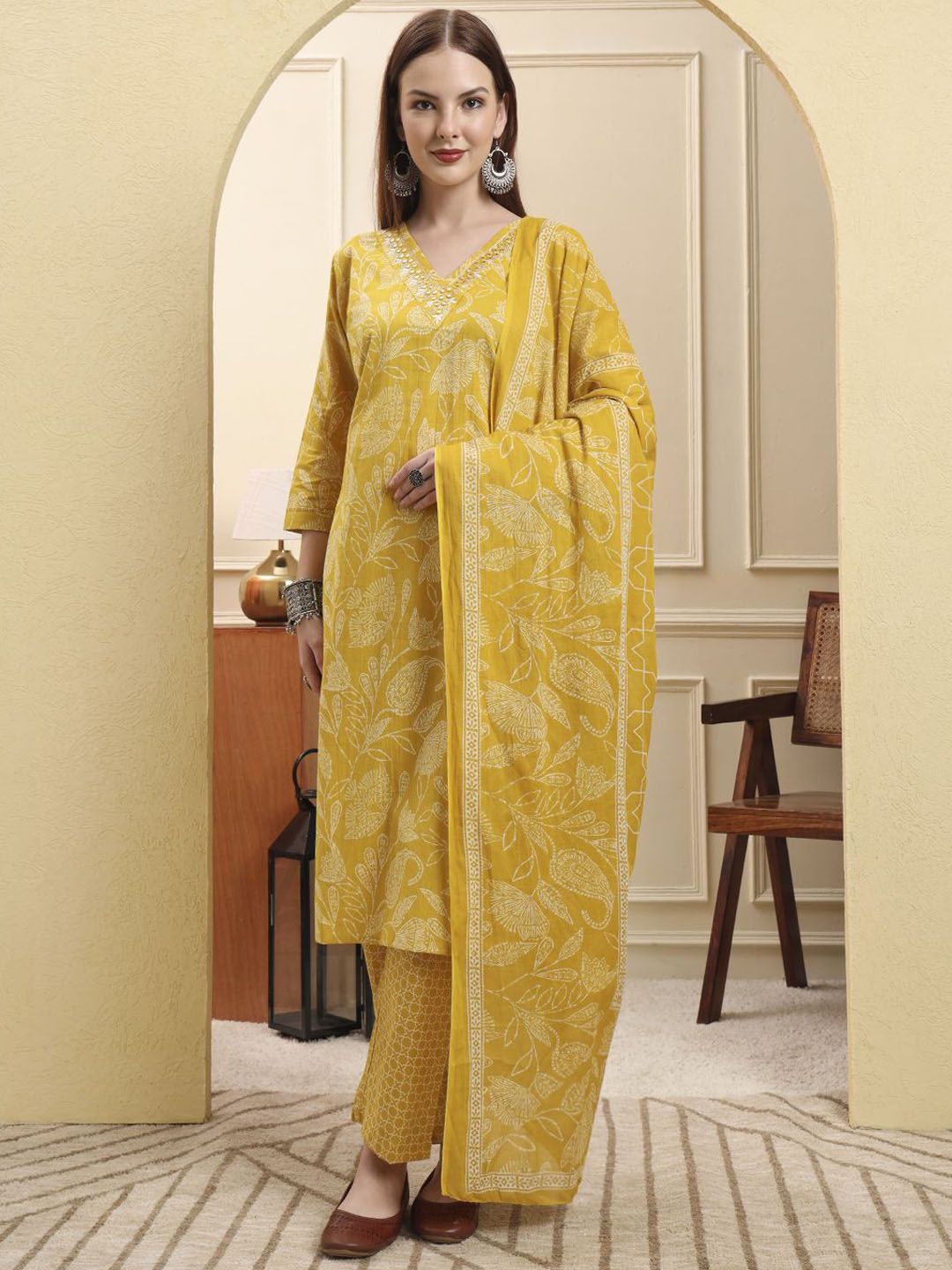 Yufta Women V Neck Paisley Printed Pure Cotton Kurta & Trousers With Dupatta