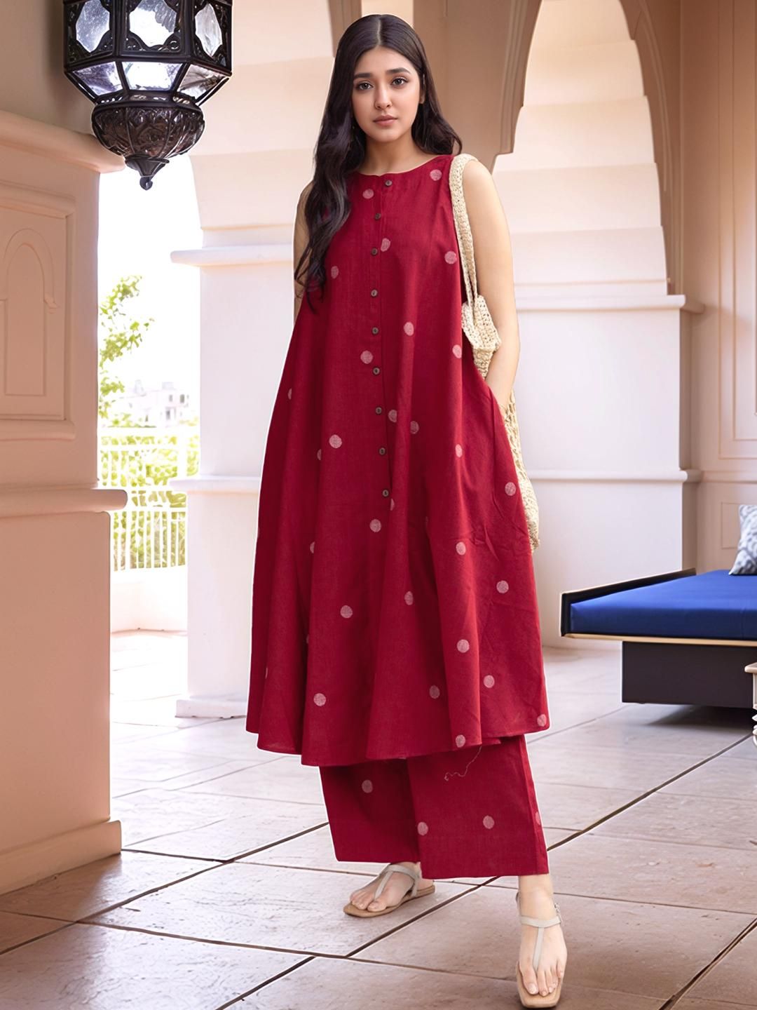Aaghnya Women Red Viscose Rayon Kurta Sets