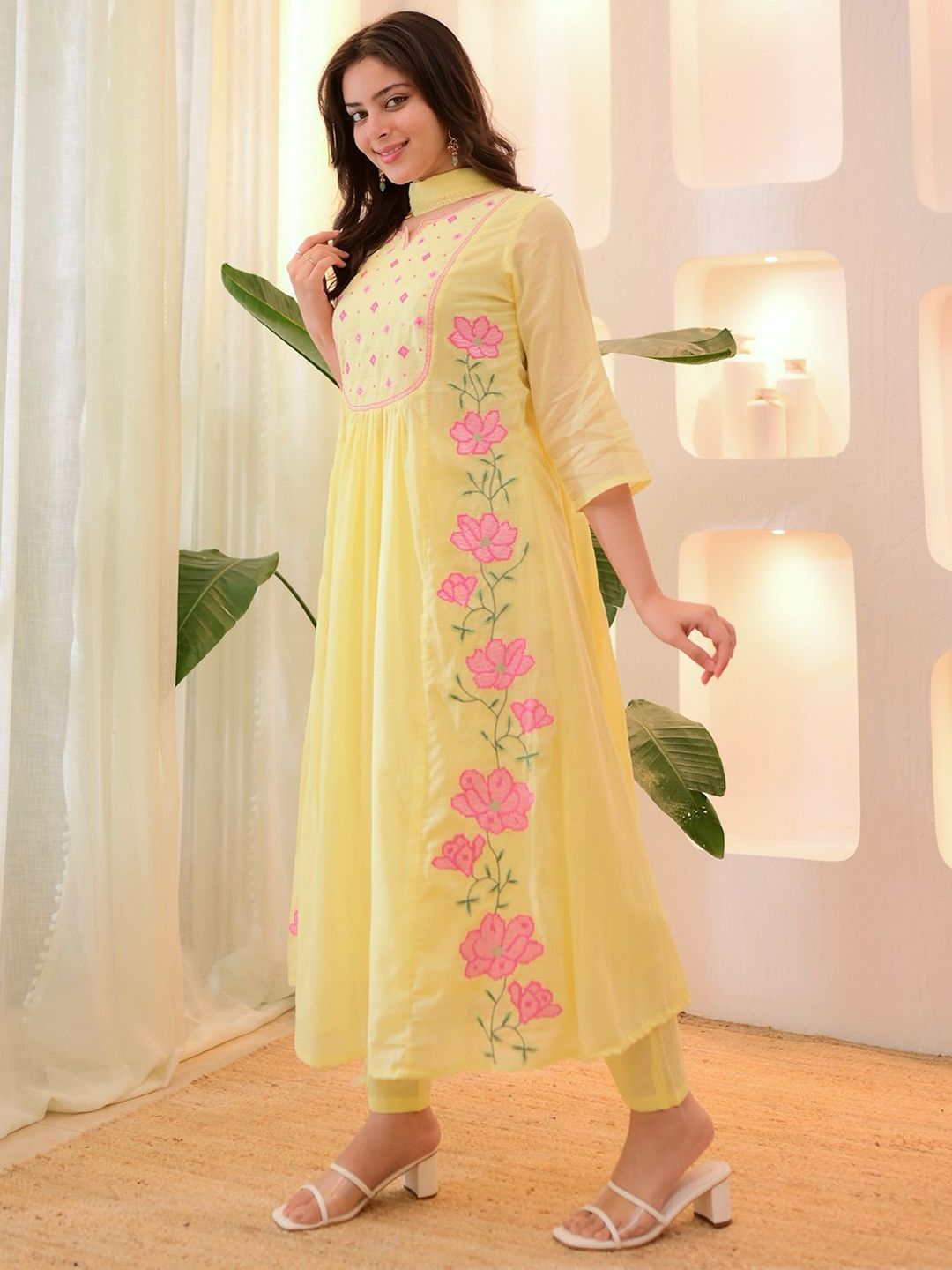 CREEPER Women Floral Embroidered Regular Thread Work Kurta with Trousers & Dupatta