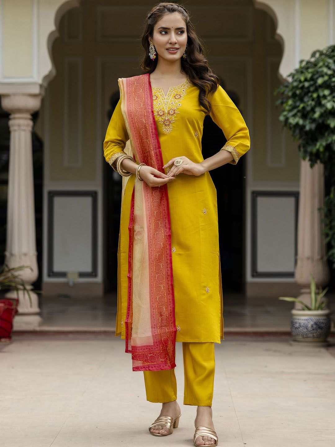 ZAIERRA Women Ethnic Motifs Printed Kurta with Trousers & Dupatta