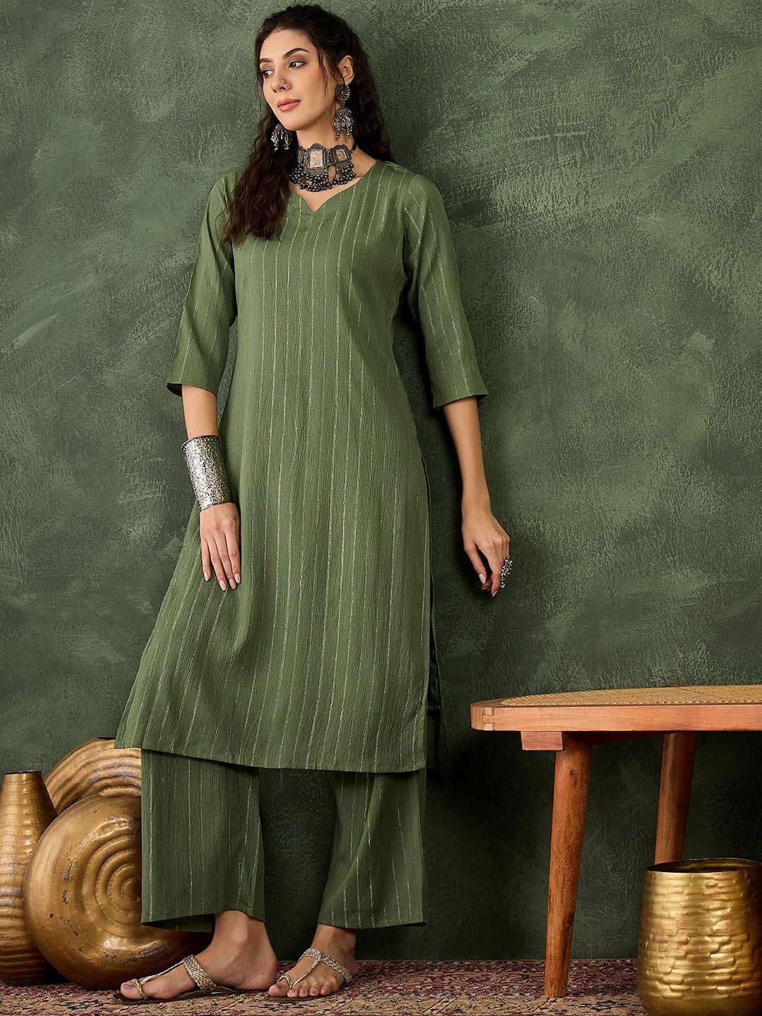 VredeVogel Women Striped Kurta with Trousers