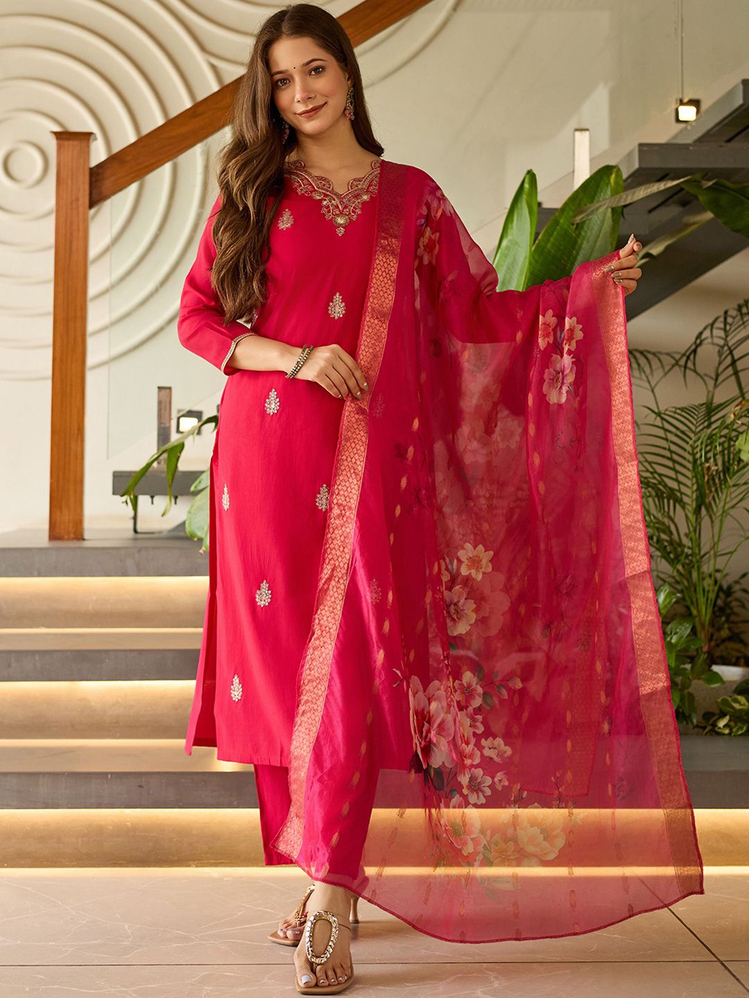 Navlik Women Paisley Embroidered Regular Thread Work Kurta with Trousers & With Dupatta