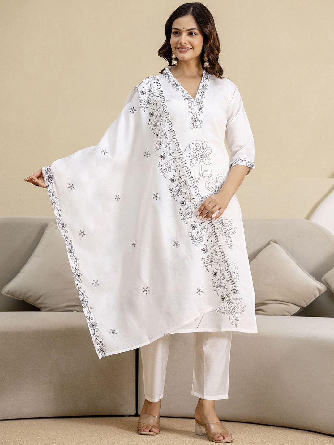Trendmalls Floral Embroidered Sequinned Straight Kurta with Trousers & Dupatta