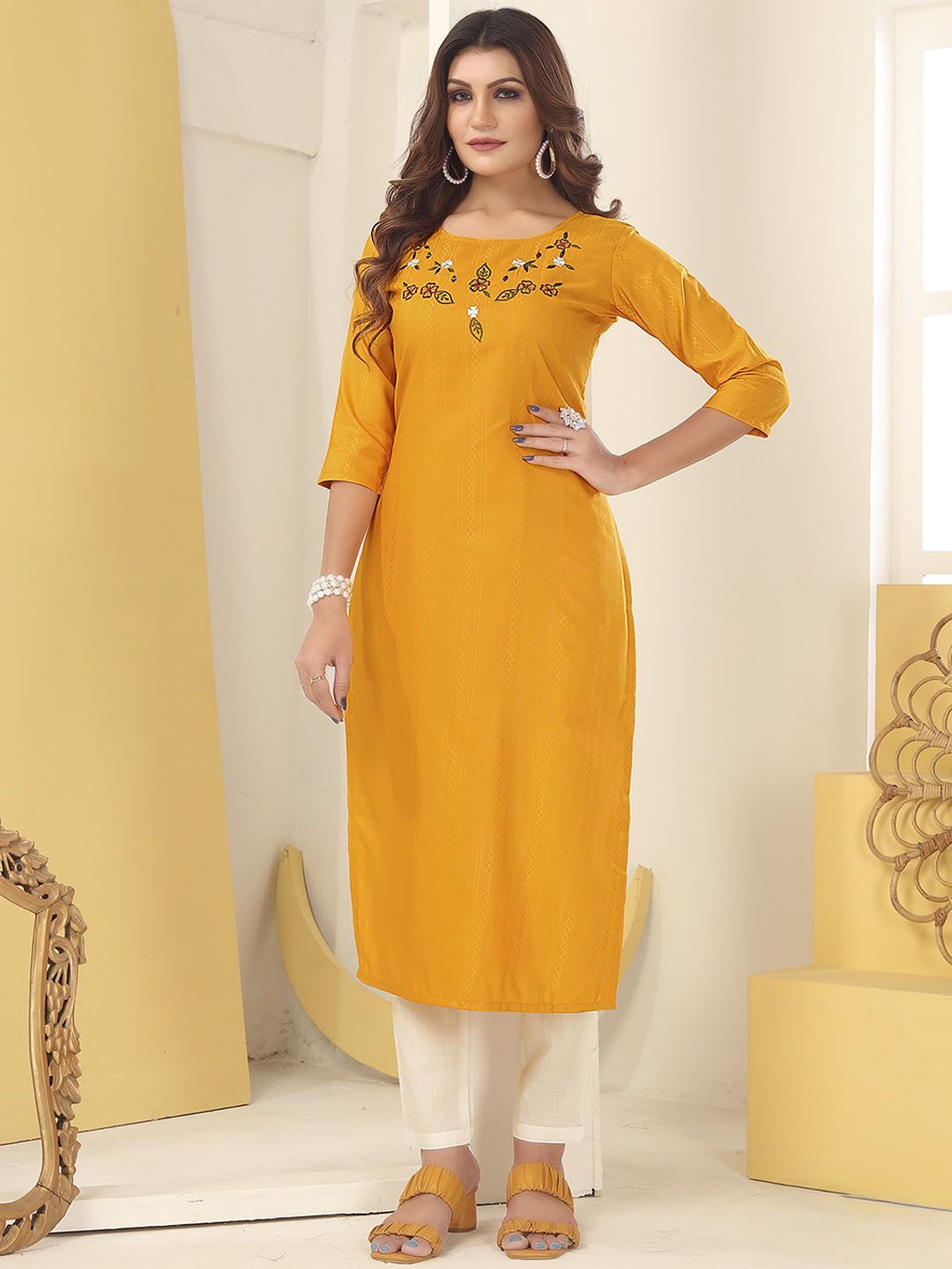DIVASTRI Women Floral Embroidered Regular Thread Work Kurta with Trousers-picture-10