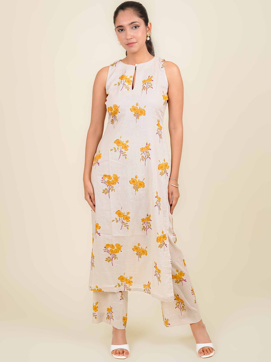 MONOMEE Floral Printed Keyhole Neck Pure Cotton Kurta With Trousers