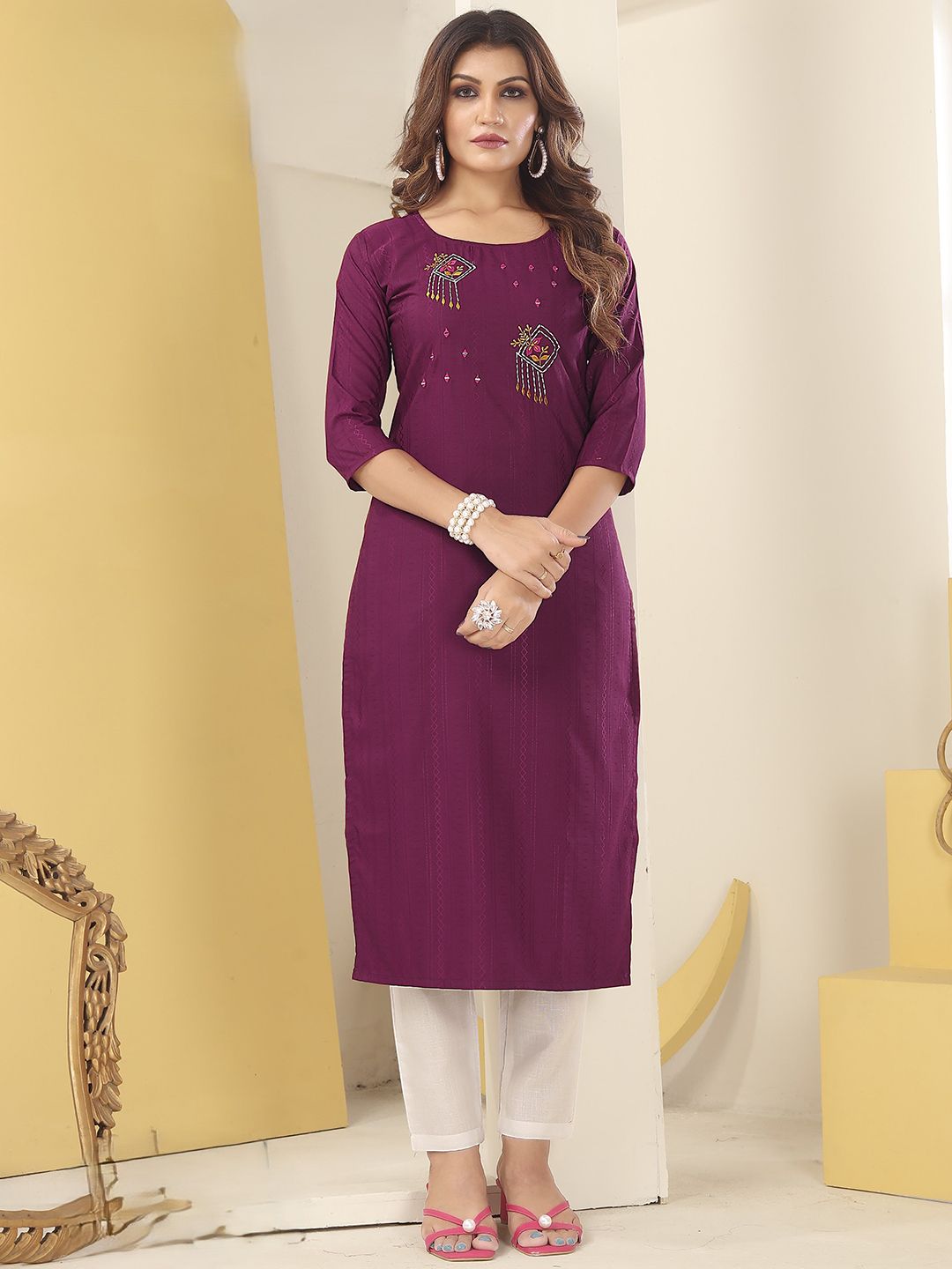DIVASTRI Women Geometric Embroidered Thread Work Kurta with Trousers