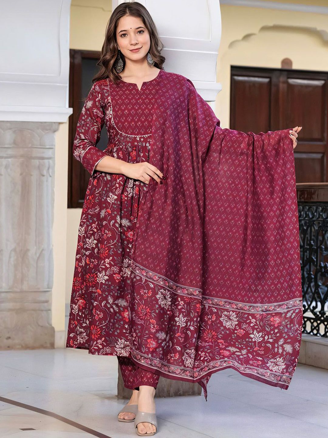 ARADHNA Women Paisley Printed Gotta Patti Kurta with Trousers & Dupatta Kurta Sets