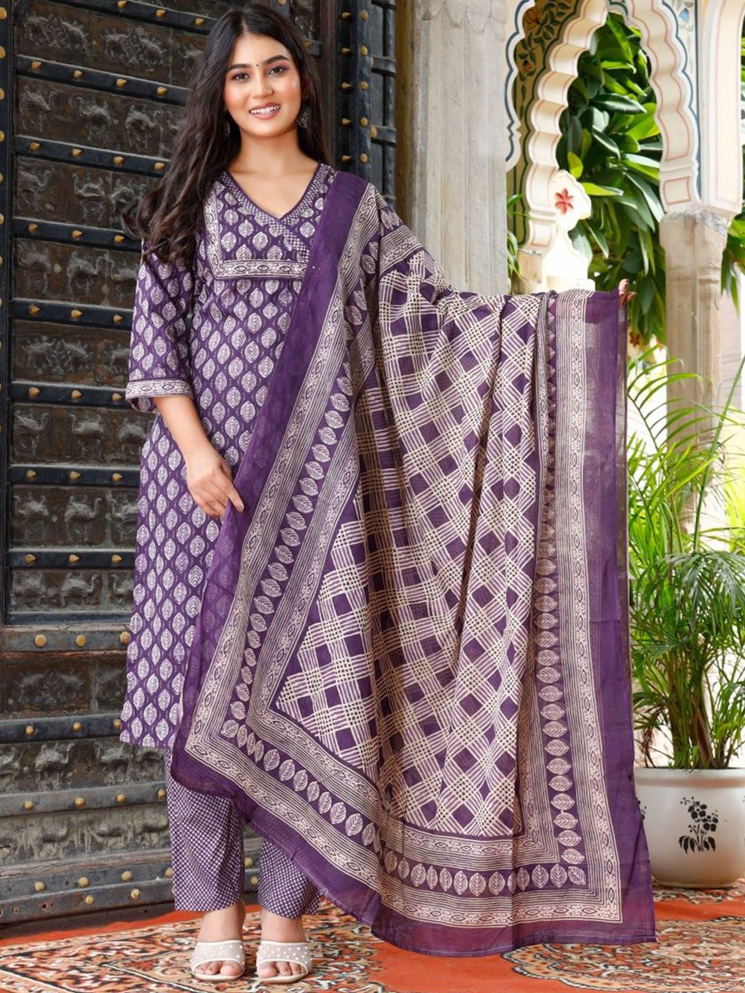 Shivanya Handicrafts Women Floral Printed Cotton Kurta with Trousers & Dupatta