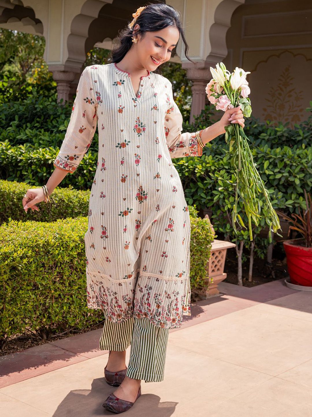 SAVI Floral Printed Thread Work Pure Cotton Kurta With Trousers
