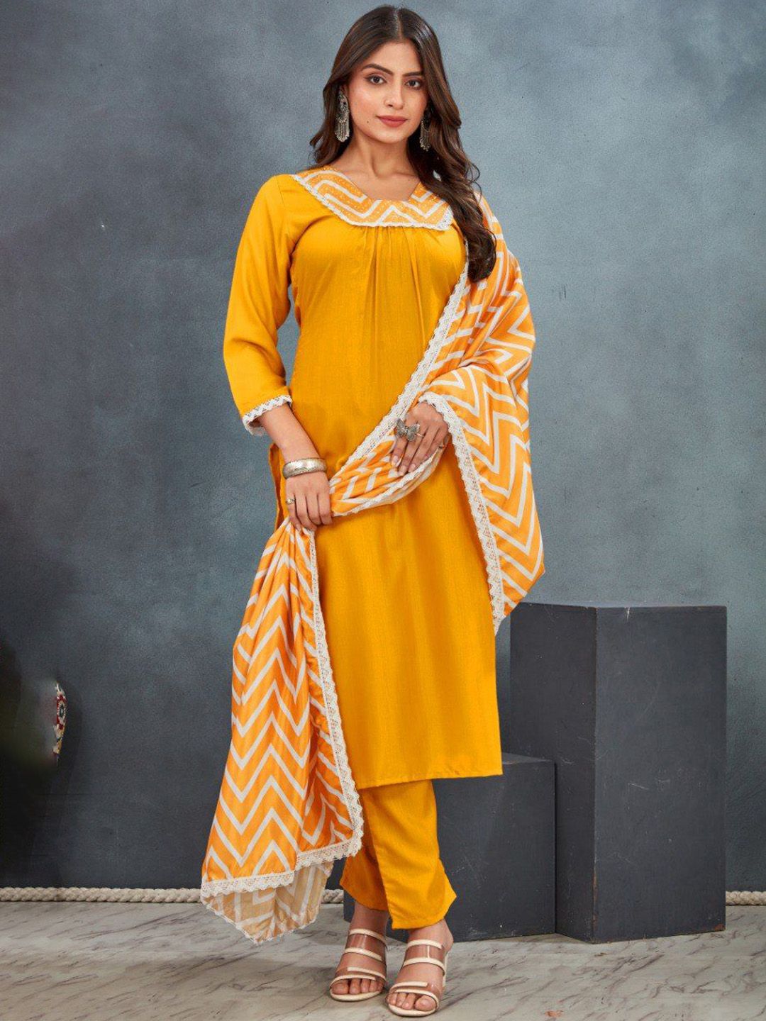DIVASTRI Chevron Yoke Design Straight Kurta With Trousers & Dupatta-picture-31