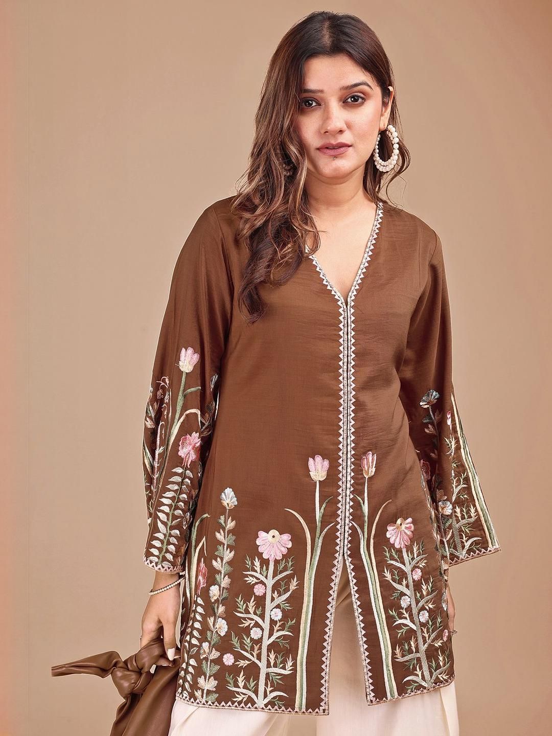 Tikhi Imli Embroidered Tunic With Trousers Co-Ords-picture-23