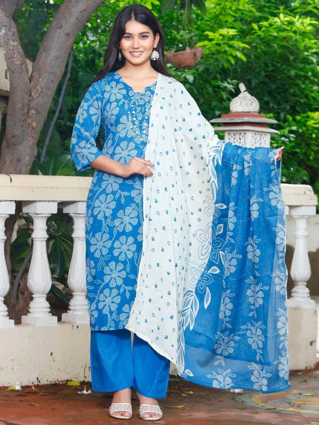 Shivanya  Handicrafts Women Floral Printed Pure Cotton Kurta with Trousers & Dupatta