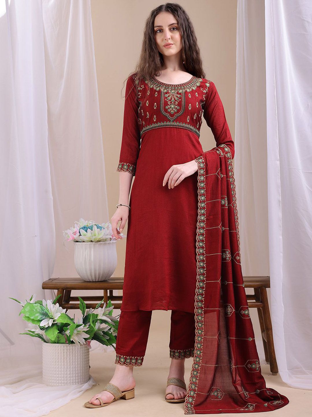 Granthva Fab Women Ethnic Motifs Embroidered Regular Thread Work Kurta Set