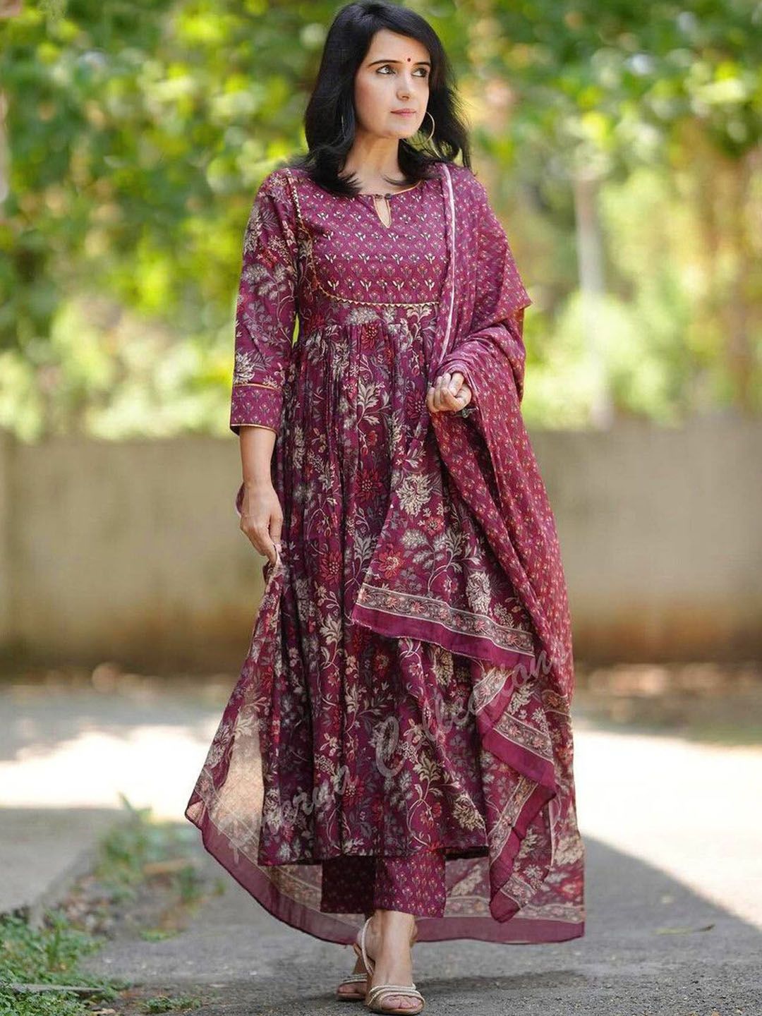 ARADHNA Women Floral Printed Anarkali Gotta Patti Kurta with Trousers & Dupatta