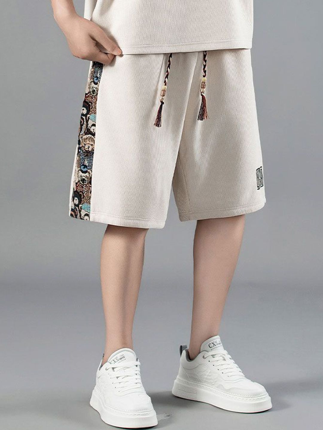 StyleCast x Revolte Men Printed Rapid-Dry Mid Rise Relexed Fit Regular Shorts-picture-24