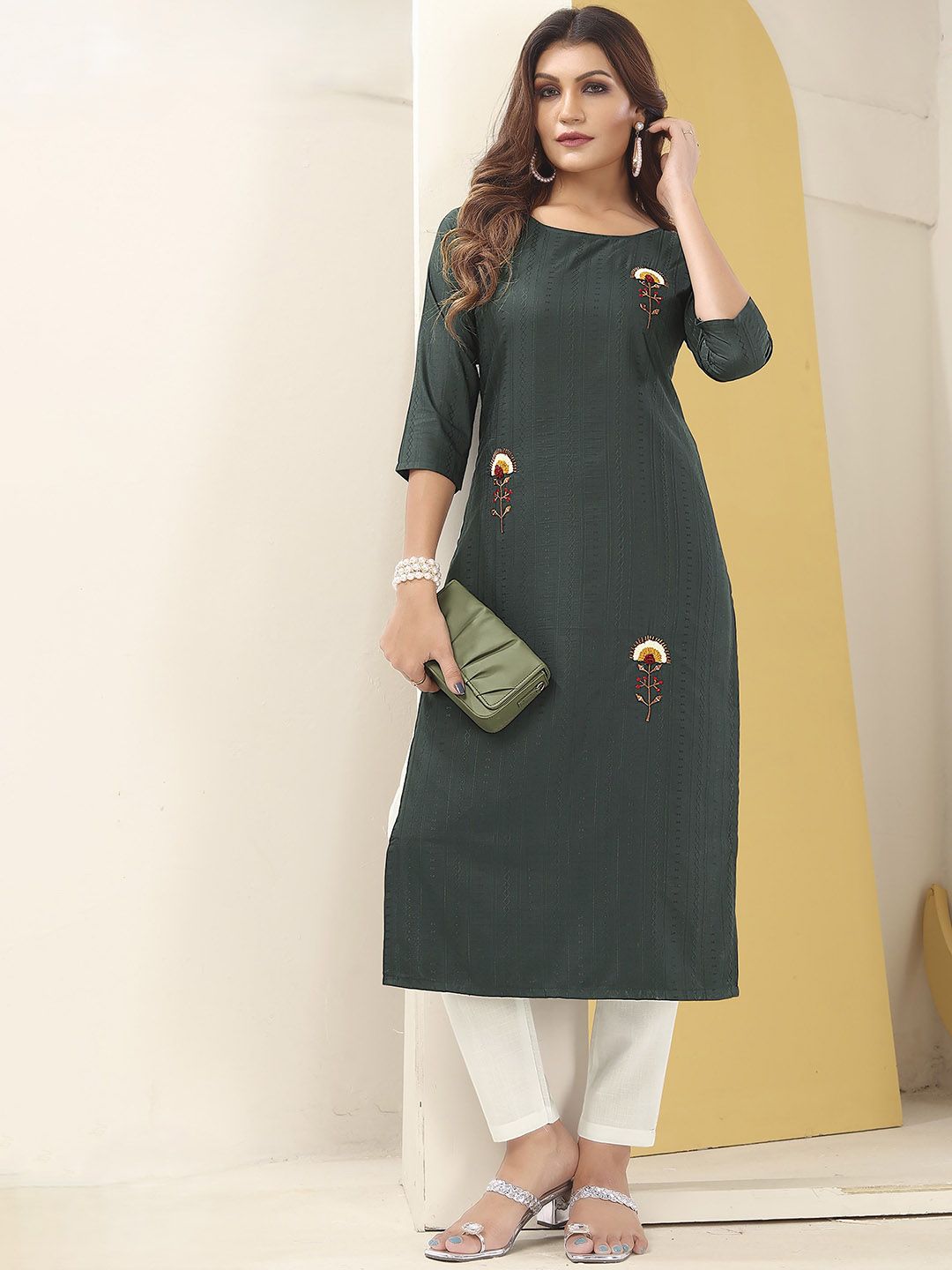 DIVASTRI Floral Embroidered Thread Work Straight Kurta With Trousers-picture-18