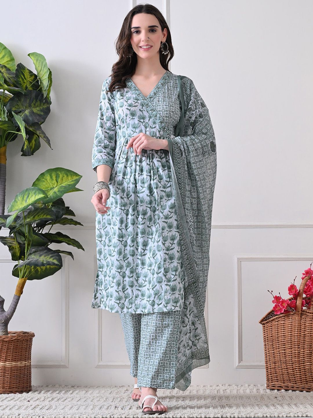 HERE&NOW Women Floral Printed Regular Pure Cotton Kurta with Trousers & With Dupatta