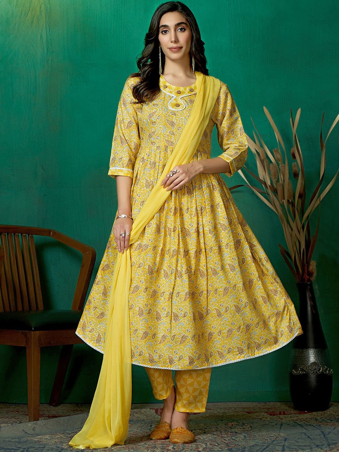 DIVASTRI Women Floral Printed Gotta Patti Pure Cotton Kurta with Trousers & Dupatta