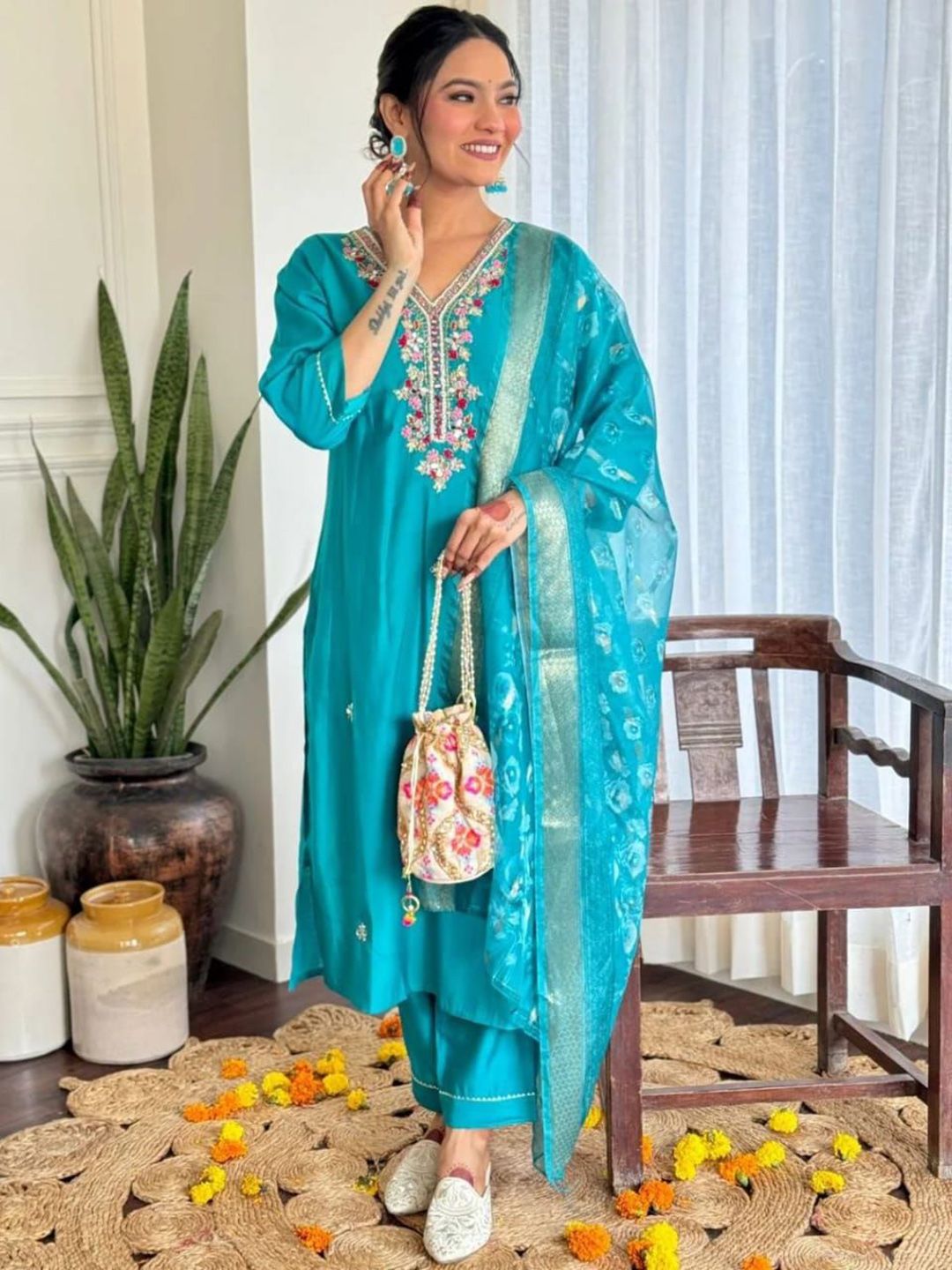 DIVASTRI Women Ethnic Motifs Embroidered V-Neck Pure Cotton Kurta with Trousers & Dupatta