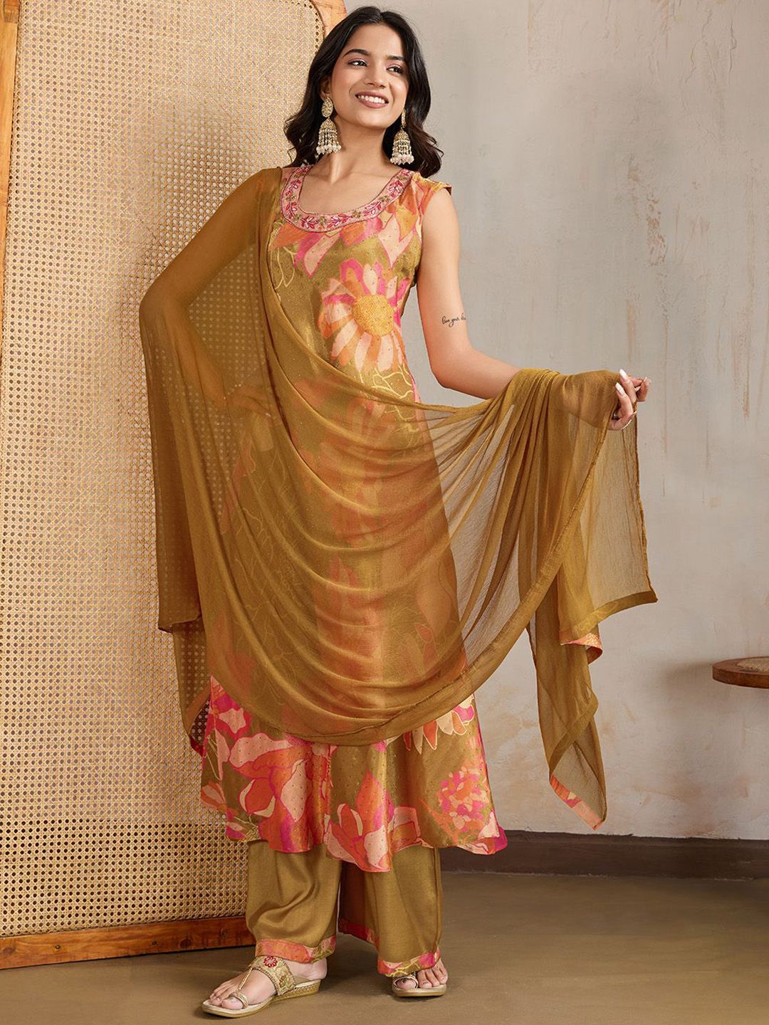 Inddus Women Floral Printed Regular Beads and Stones Kurta with Palazzos & Dupatta