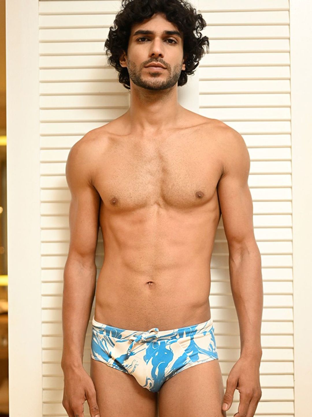 TROVE - 365 Days of Summer Basic Swim Briefs with Ocean Splash Print in Sky Blue & White-picture-25