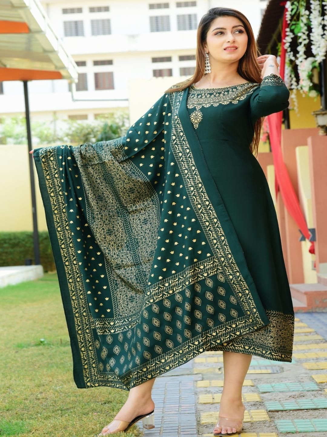 SMIEN Women Green Kurta Sets