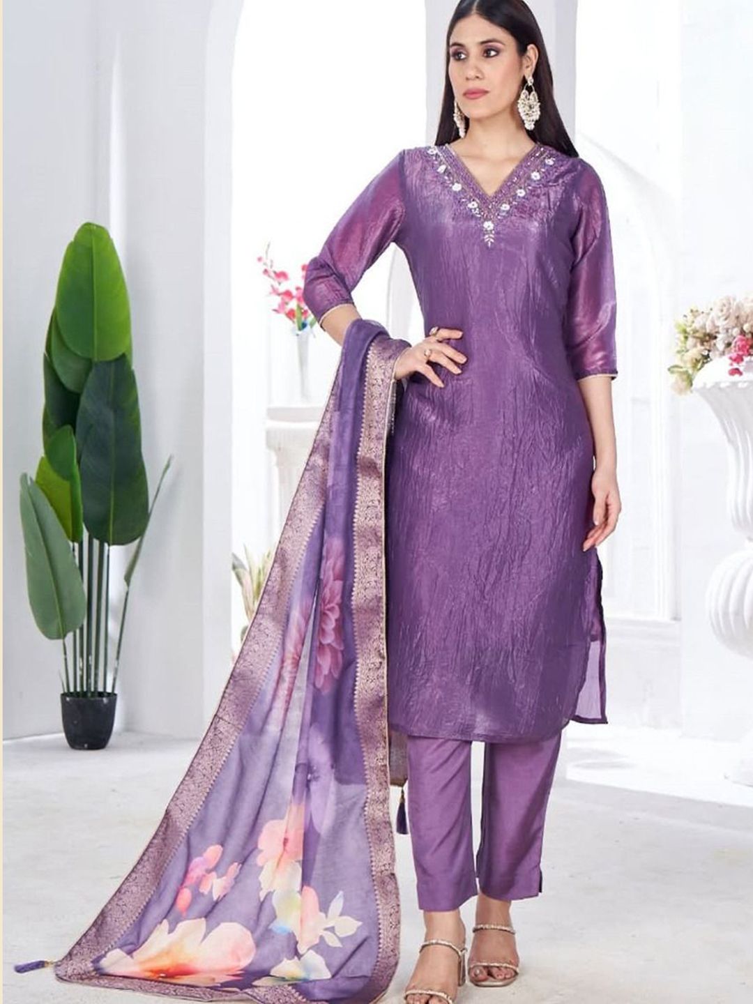 DIVASTRI Women Embroidered Regular Beads and Stones Kurta & Trouser With Dupatta