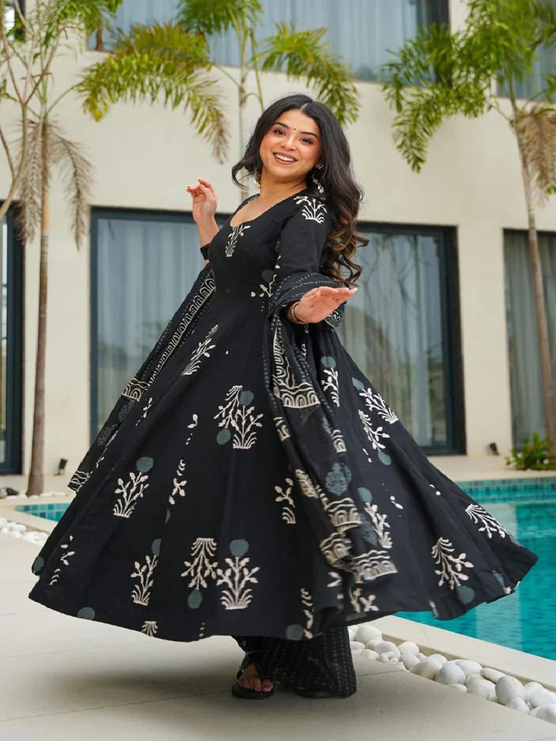 Light Daisy Floral Printed Square Neck Anarkali Kurta With Trousers & Dupatta