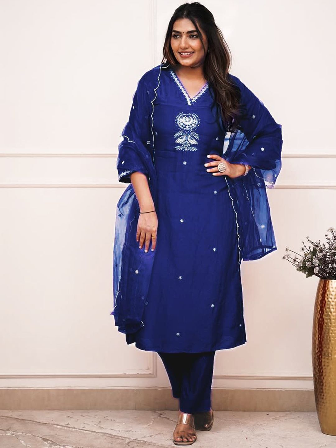 DIVASTRI Women Ethnic Motifs Embroidered Sequined Kurta with Trousers & Dupatta