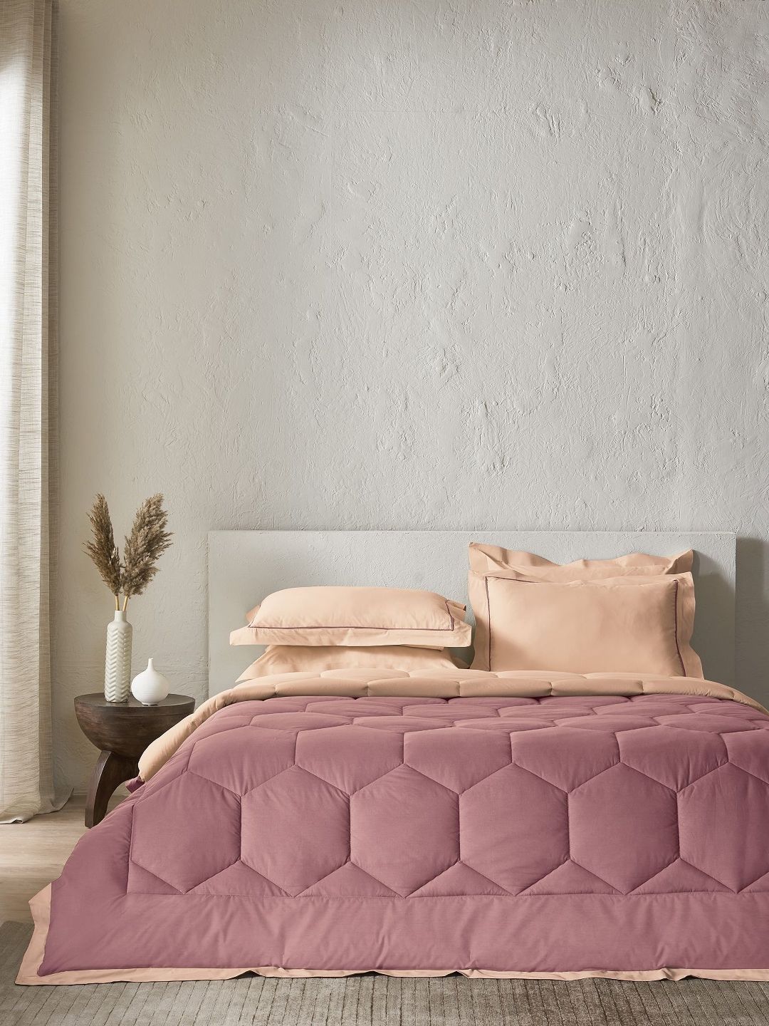 SANSAAR A DDECOR BRAND LIVE CONSCIOUSLY Pink & Peach-Coloured Geometric Cotton 4 Piece Double Extra Large Bedding Set-image-4