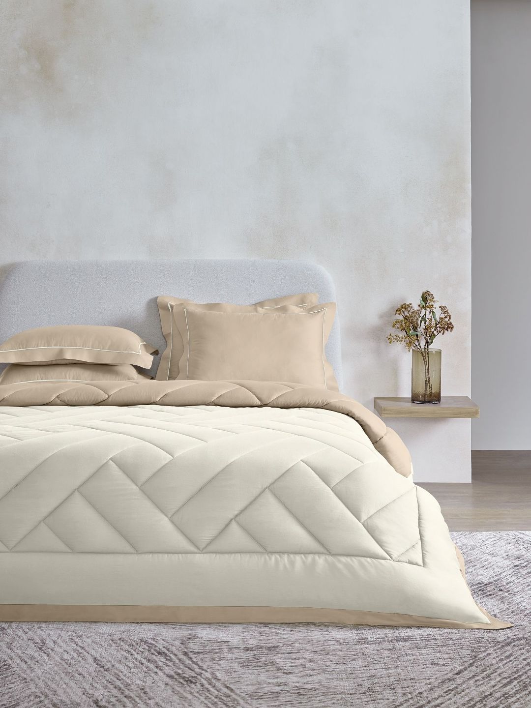 SANSAAR A DDECOR BRAND LIVE CONSCIOUSLY White & Beige Geometric Cotton 4 Piece Double Extra Large Superfine Bedding Set