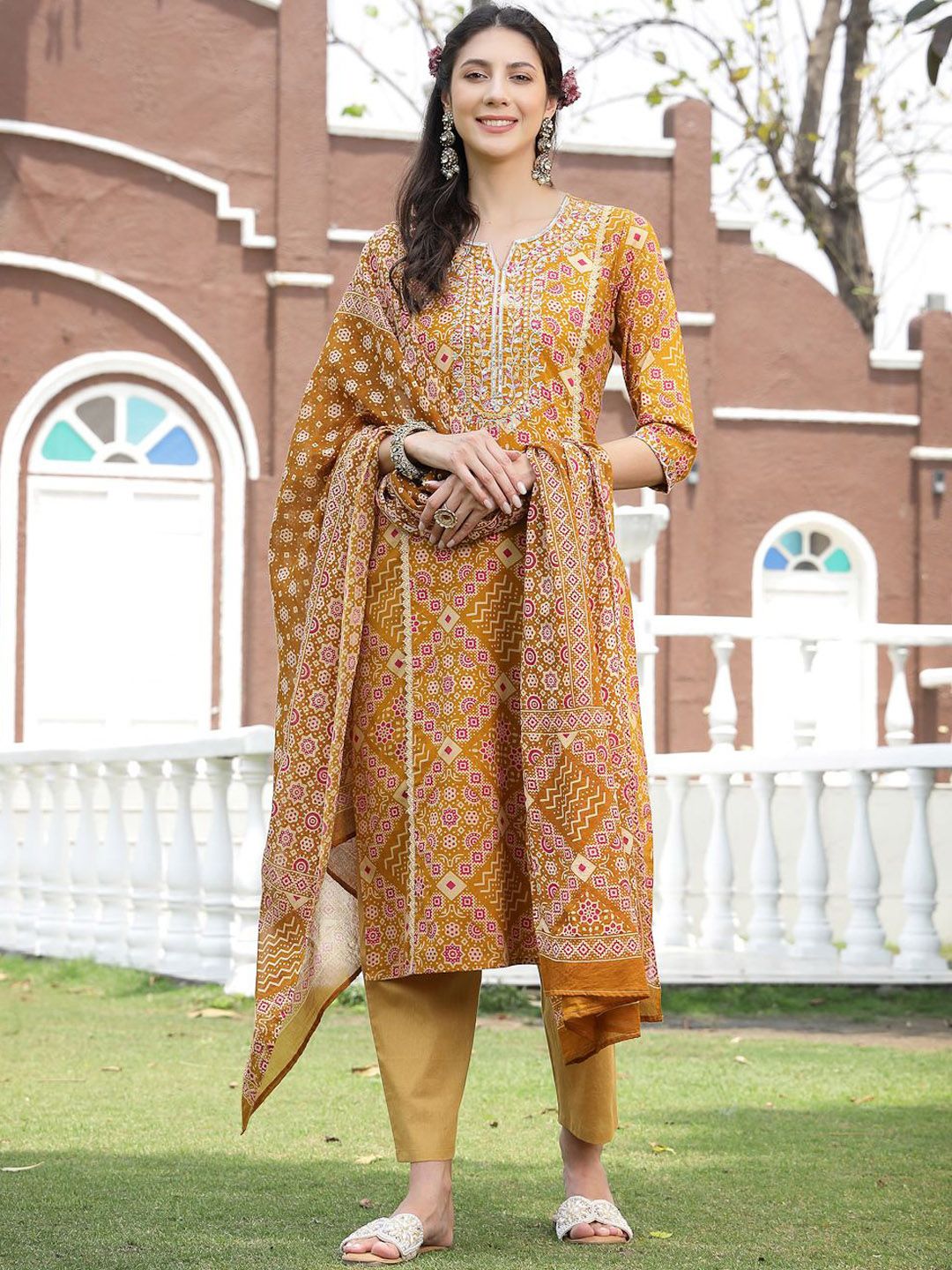 Stylum Geometric Printed Pure Cotton Notch Neck Straight Kurta With Trousers & Dupatta