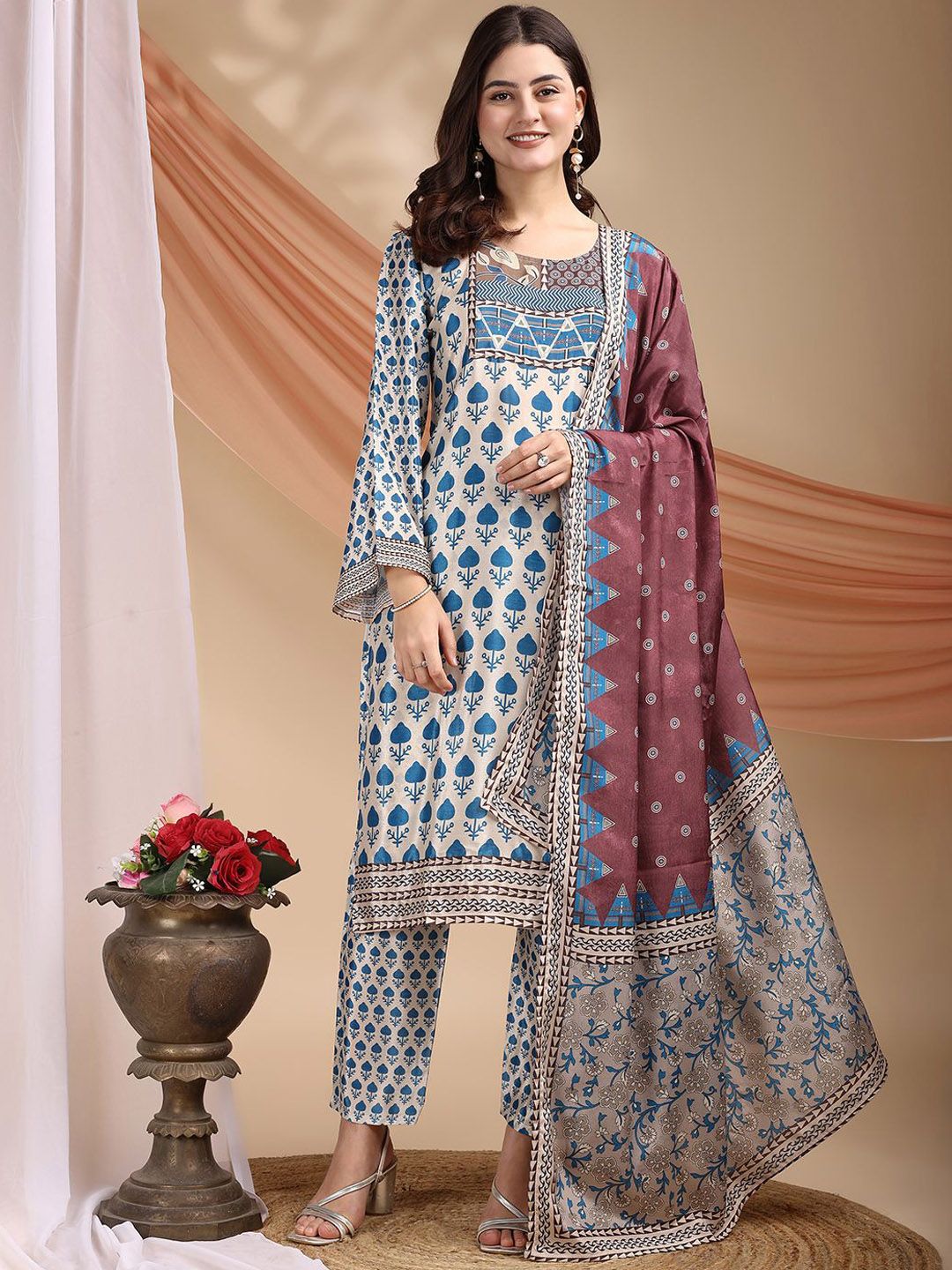 DIVASTRI Floral Printed Round Neck Straight Kurta With Trousers & Dupatta