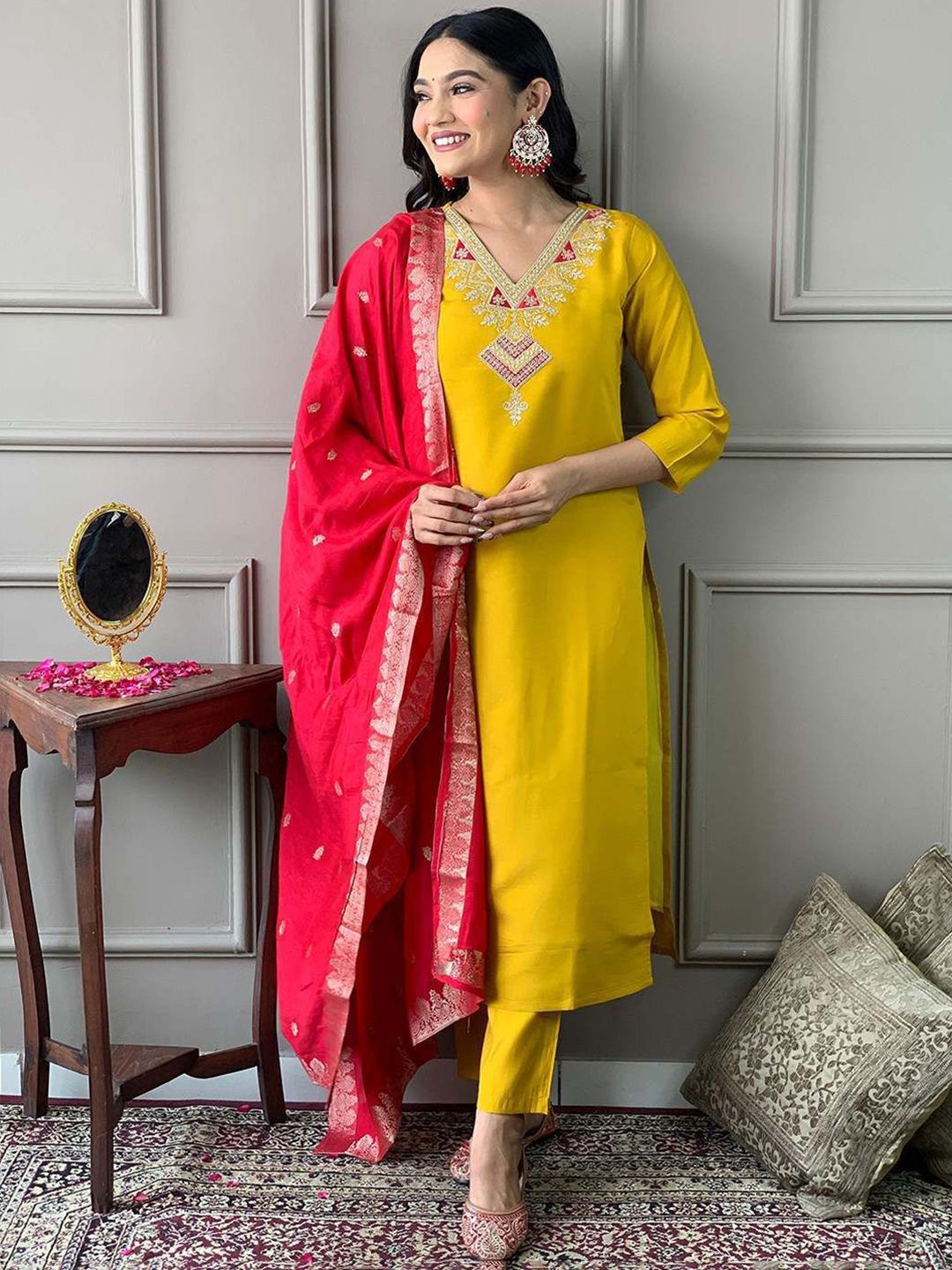 DIVASTRI Women Ethnic Motifs Embroidered Regular Kurta Set With Dupatta