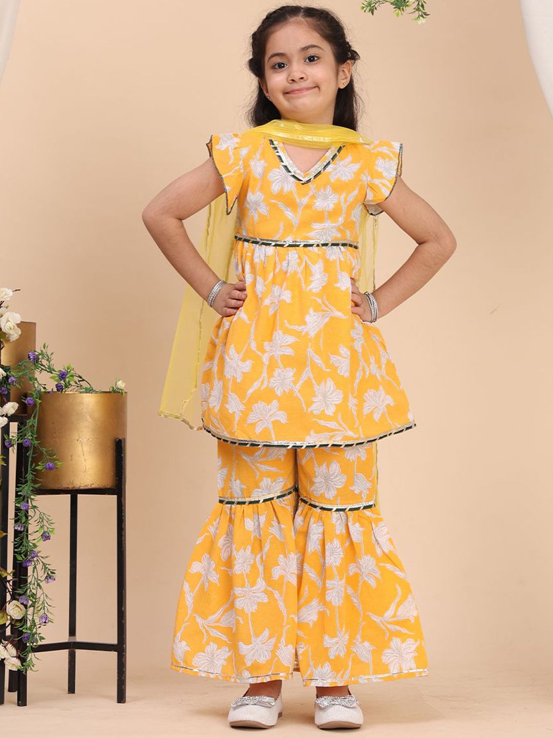 Cutiekins Girls Floral Printed V-Neck Gotta Patti Kurta With Sharara & With Dupatta-picture-23