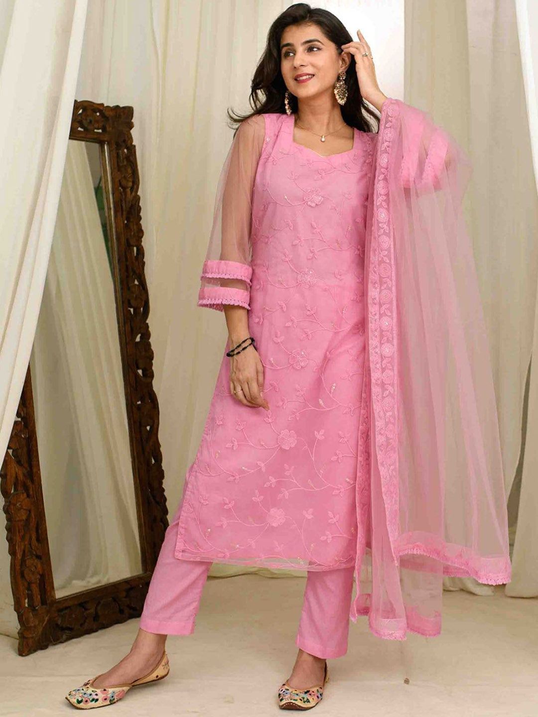 DIVASTRI Women Floral Embroidered Beads and Stones Kurta with Trousers & Dupatta