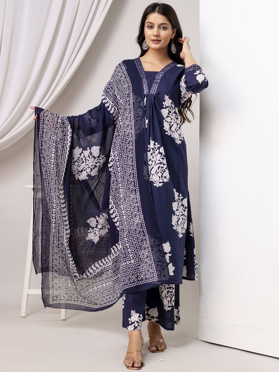 POSHART FASHION AS UNIQUE AS YOU ARE Floral Pure Cotton Kurta with Trousers & Dupatta