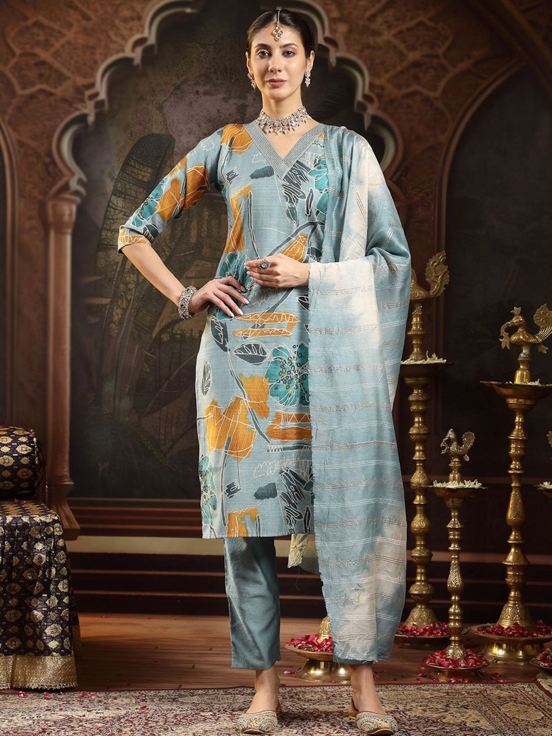 Stylum Women Floral Printed Kurta with Trousers & Dupatta