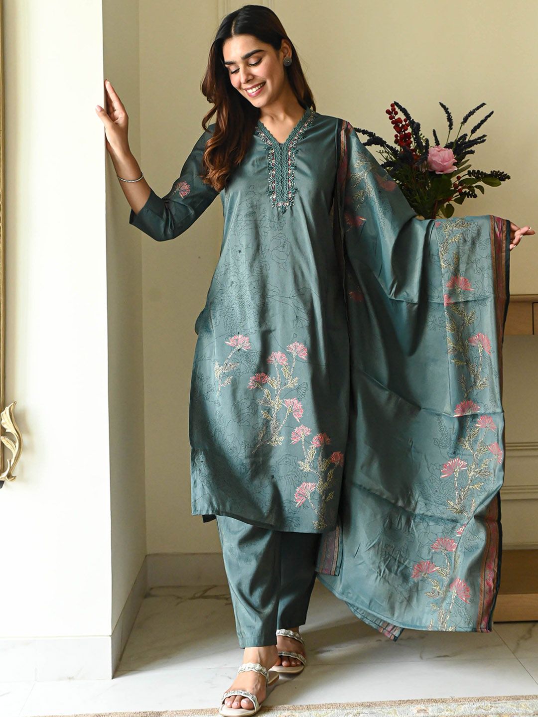 DIVASTRI Floral Printed V-Neck Beads And Stones Straight Kurta With Trousers & Dupatta