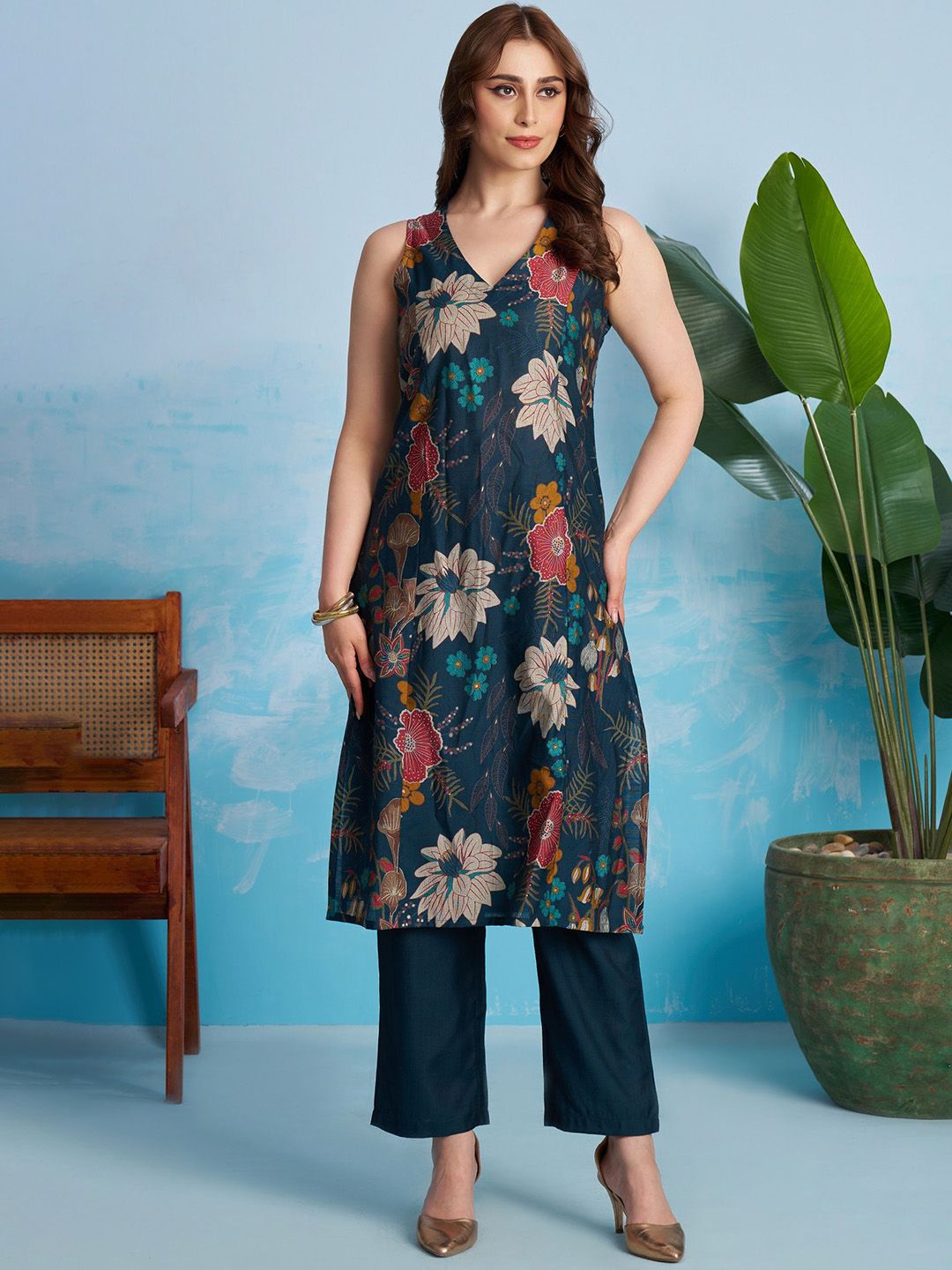 FLOWERVELLY Floral Printed V-Neck Straight Kurta With Trouser