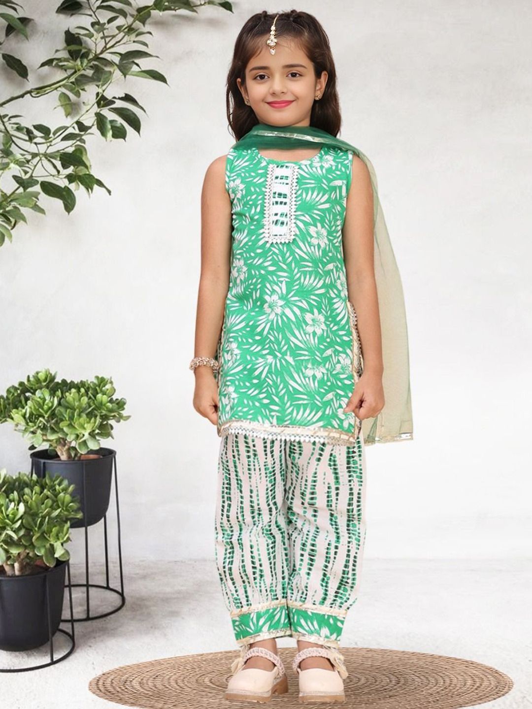 Cutiekins Girls Floral Printed Gotta Patti Kurta with Palazzos & Dupatta-picture-58