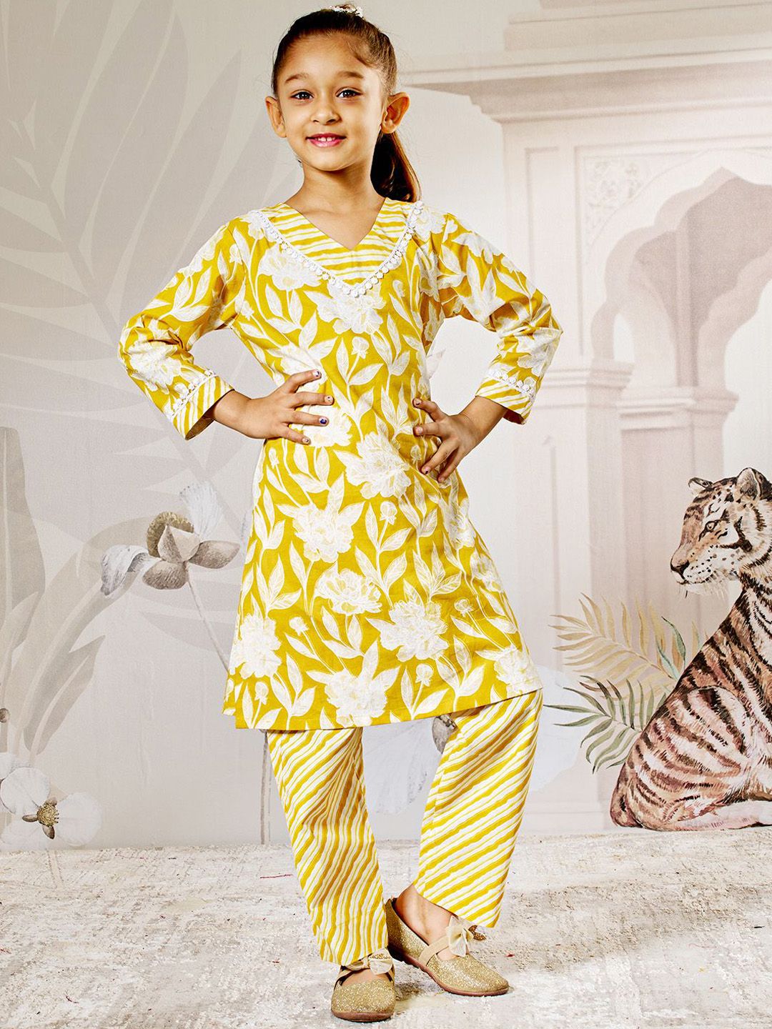 VASTRAMAY Girls Floral Printed Pure Cotton V-Neck Straight Kurta With Pyjamas-picture-21