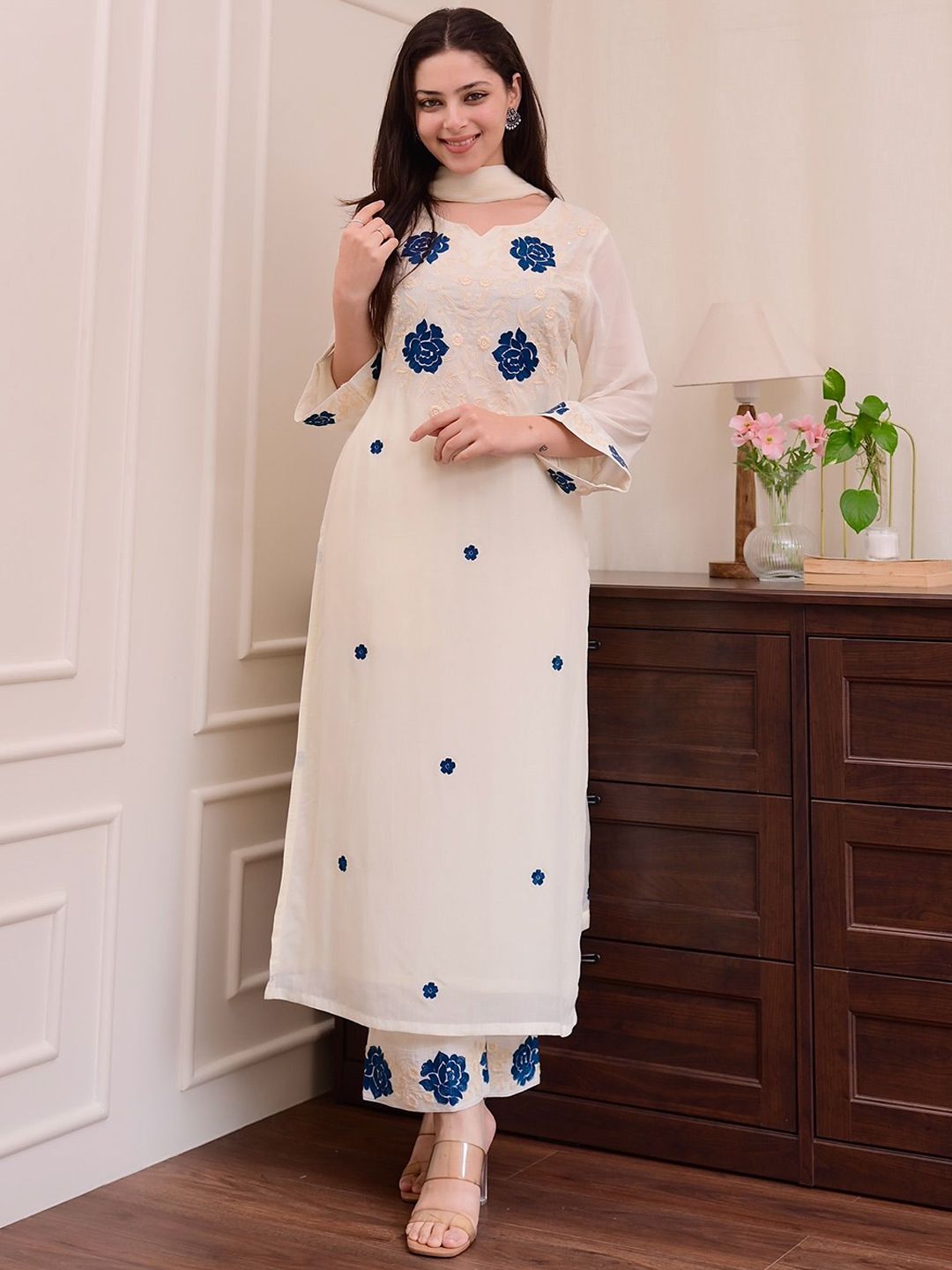 THE52 Floral Embroidered V-Neck Thread Work Kurta With Trousers & Dupatta