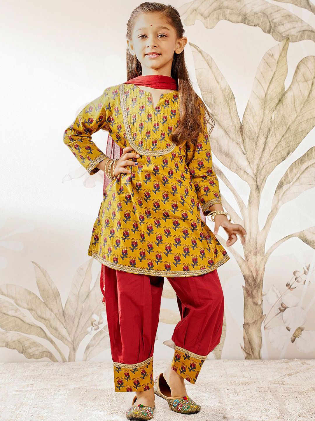 VASTRAMAY Girls Printed Pure Cotton Notch Neck Straight Kurti With Patiala & Dupatta-picture-10