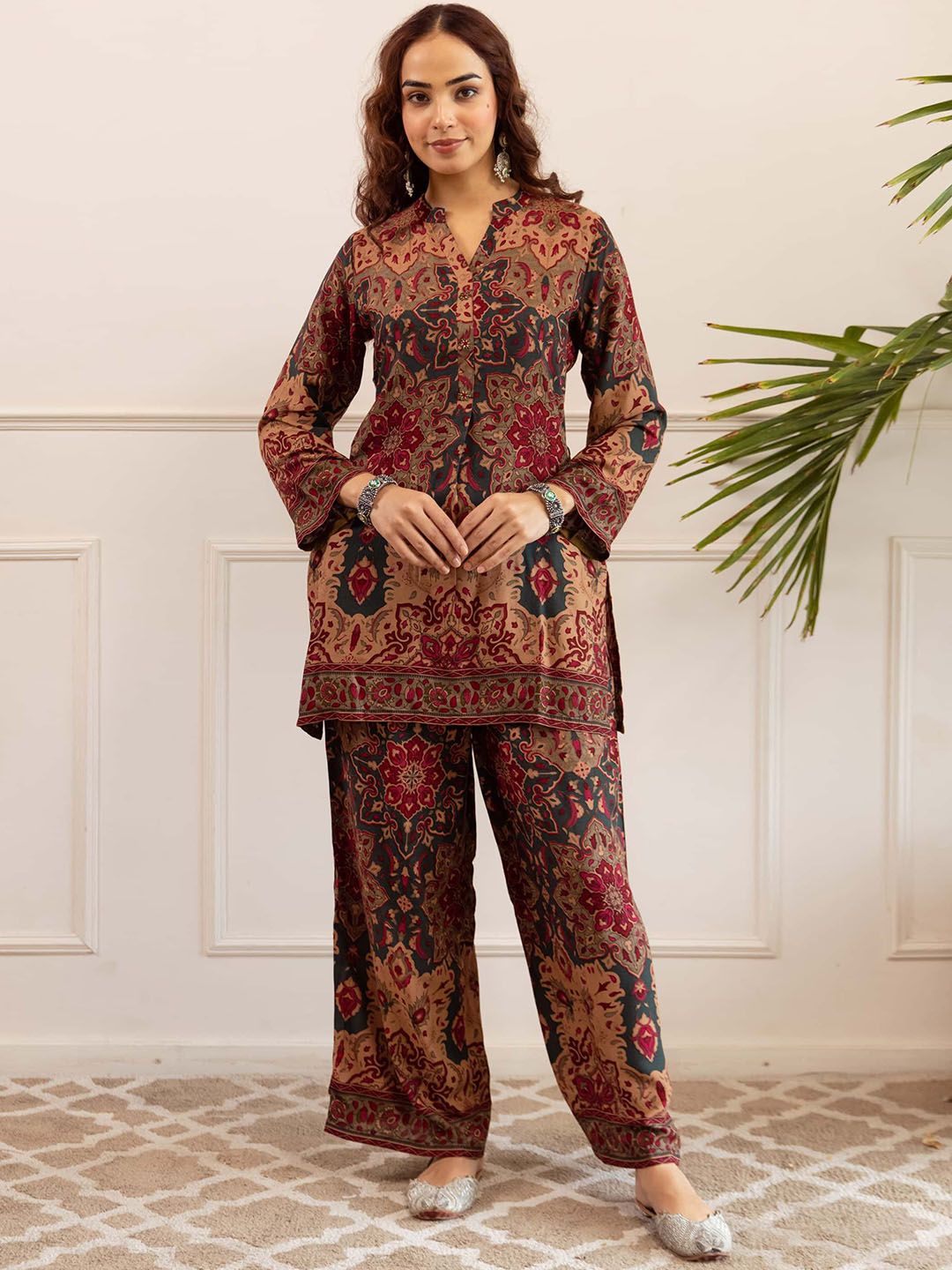 Nehamta Women Printed Regular Kurta with Palazzos Kurta Sets